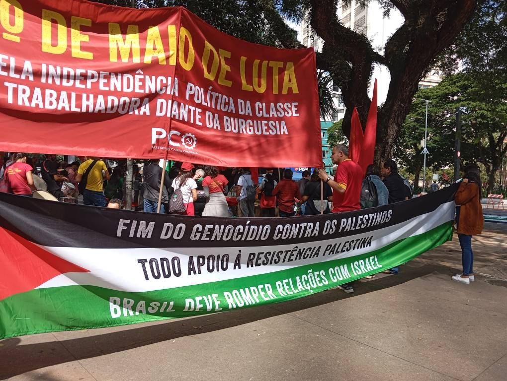 برافراشته شدن پرچم فلسطین در تجمع کارگری در برزیل+ تصاویر و فیلم برافراشته شدن پرچم فلسطین در تجمع کارگری در برزیل+ تصاویر و فیلم