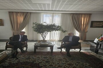 İran ve İngiltere diplomatları konsolosluk konularını görüştü