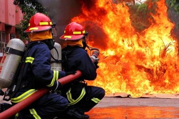 وقوع حریق در یک انبار ضایعاتی در جزیره هرمز