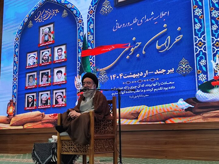 انقلاب اسلامی در میانه یک جنگ ترکیبی است ؛ ناکامی دشمن در هجمه فرهنگی
