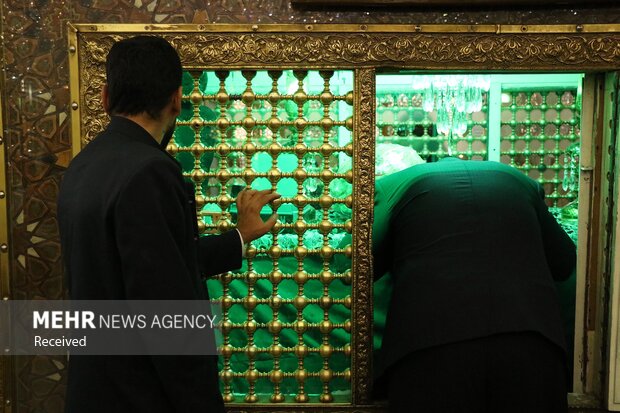 غباروبی حرم مطهر حضرت سید علی بن حمزة بن موسی الکاظم(ع)