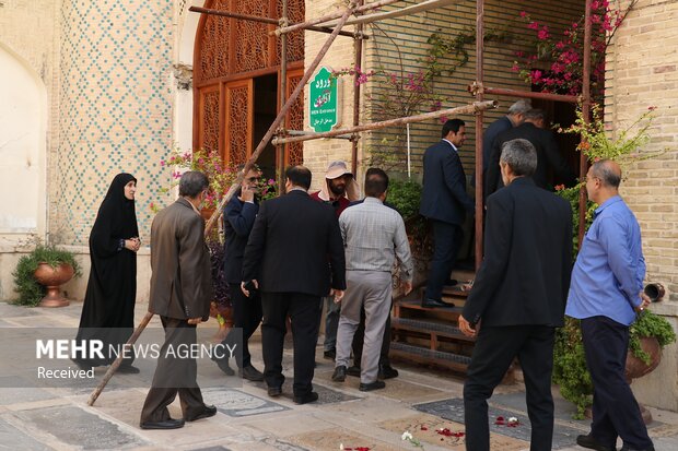 غباروبی حرم مطهر حضرت سید علی بن حمزة بن موسی الکاظم(ع)