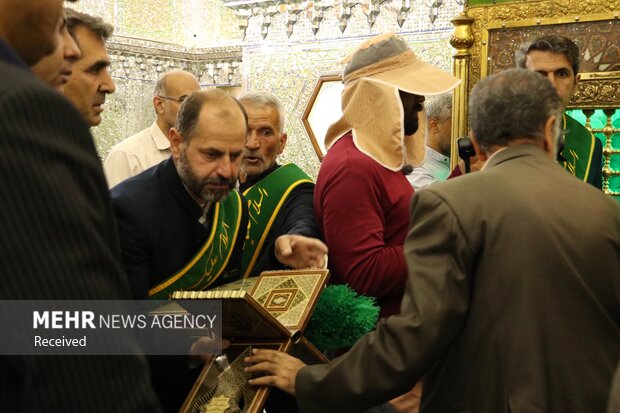 غباروبی حرم مطهر حضرت سید علی بن حمزة بن موسی الکاظم(ع)