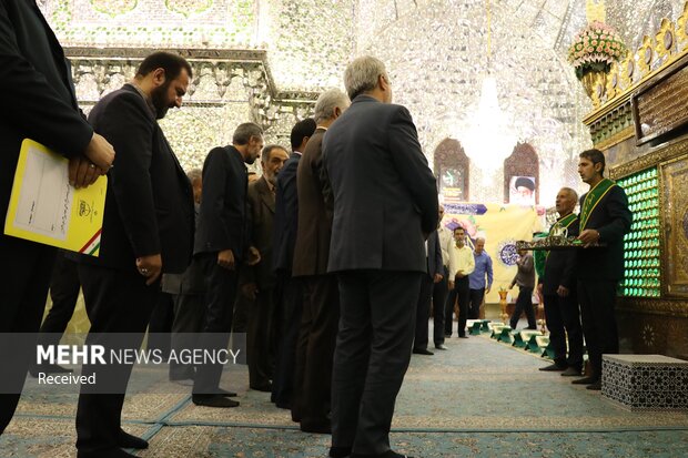 غباروبی حرم مطهر حضرت سید علی بن حمزة بن موسی الکاظم(ع)