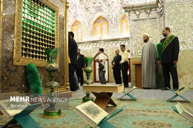 غباروبی حرم مطهر حضرت سید علی بن حمزة بن موسی الکاظم(ع)