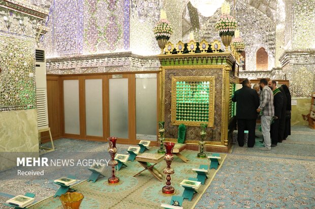 غباروبی حرم مطهر حضرت سید علی بن حمزة بن موسی الکاظم(ع)