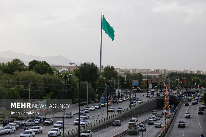 اهتزاز پرچم رضوی در همدان