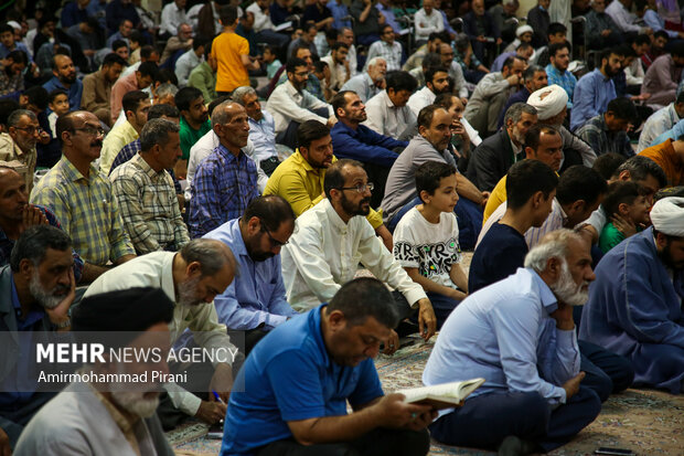 بزرگداشت جان باختگان حادثه بندرعباس در حرم بانوی کرامت