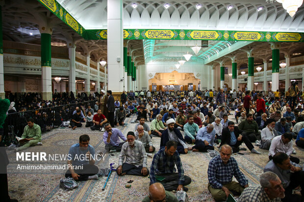 بزرگداشت جان باختگان حادثه بندرعباس در حرم بانوی کرامت