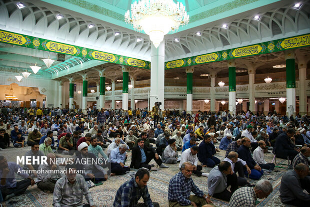 بزرگداشت جان باختگان حادثه بندرعباس در حرم بانوی کرامت