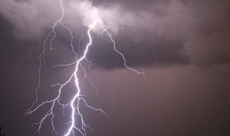 صاعقه،برخورد،رعد،بلند،شهرستان