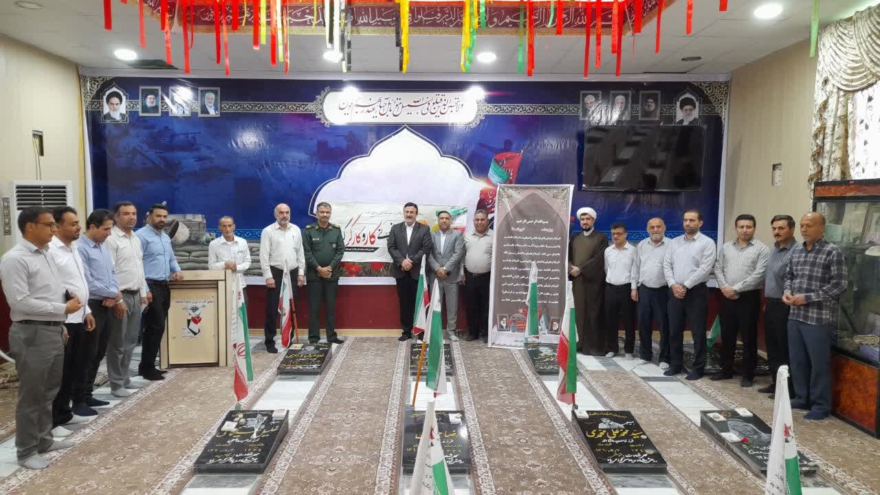 غبارروبی قبور مطهر شهدا دیلم به مناسبت روز کار و کارگر