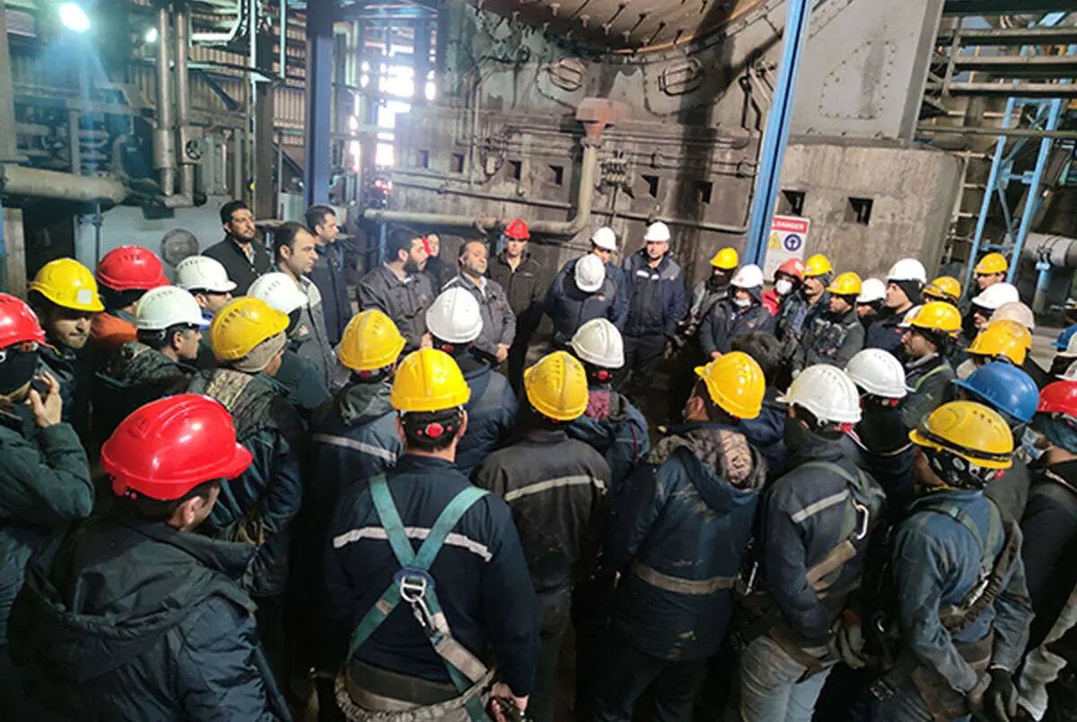 گردانندگان چرخ توسعه؛ کارگرانی که با زحمت  تولید می کارند