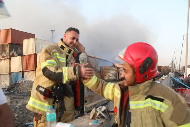 هشتمین روز از انفجار در بندر شهید رجایی؛ روایتی از دل آتش، دود و دلهره