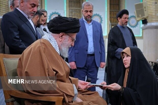 «پیشانی‌نوشت» یک شاعر در نمایشگاه کتاب؛ جعفری: شاعر بی‌تفاوت نیست!
