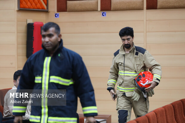 گرامیداشت روز کارگر و یادبود جانباختگان حادثه بندر شهید رجایی