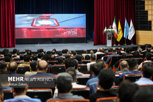 گرامیداشت روز کارگر و یادبود جانباختگان حادثه بندر شهید رجایی