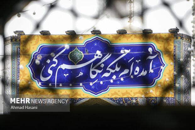 فضاآرایی و نصب کتیبه در حرم مطهر امام رضا (ع)