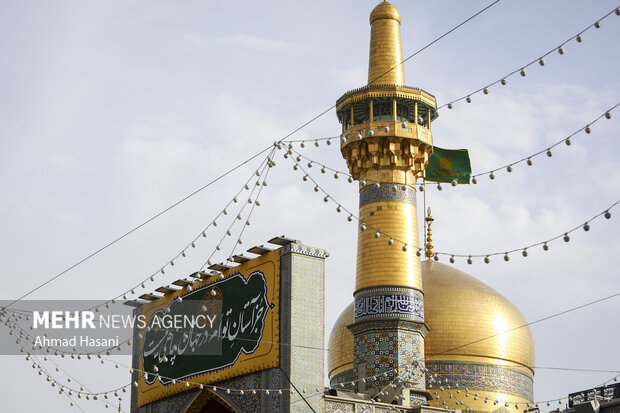 فضاآرایی و نصب کتیبه در حرم مطهر امام رضا (ع)