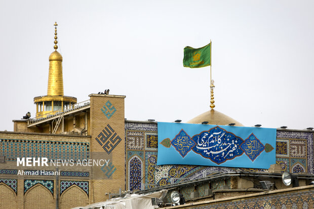 فضاآرایی و نصب کتیبه در حرم مطهر امام رضا (ع)