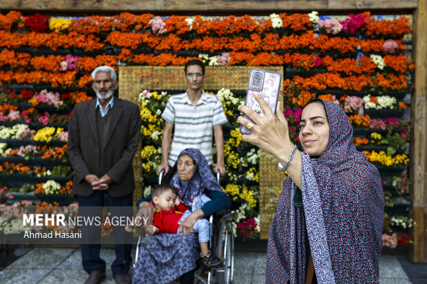 فضاآرایی و نصب کتیبه در حرم مطهر امام رضا (ع)