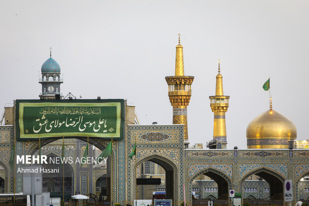 فضاآرایی و نصب کتیبه در حرم مطهر امام رضا (ع)