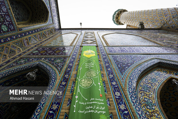 فضاآرایی و نصب کتیبه در حرم مطهر امام رضا (ع)