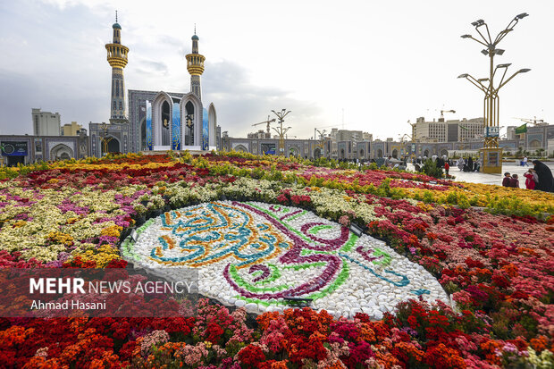 فضاآرایی و نصب کتیبه در حرم مطهر امام رضا (ع)