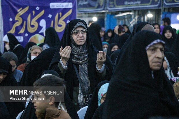 People in Rasht hold pro-Palestine rally
