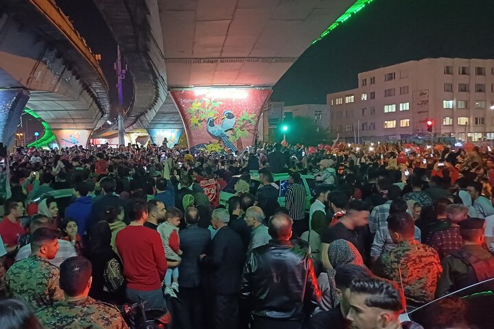 شادی هوادارن تراکتور در میدان جهاد تبریز