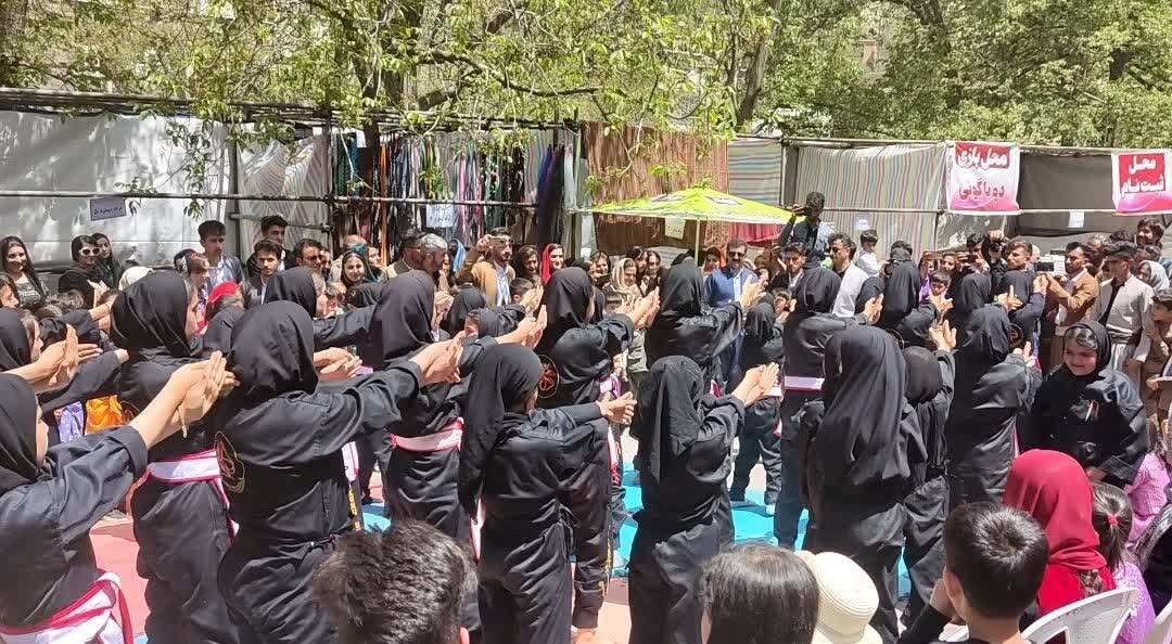 دختران موفق روستای بیساران تجلیل شدند