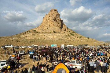 برگزاری جشن سنتی آش شیر در دامنه کوه پاریز سیرجان