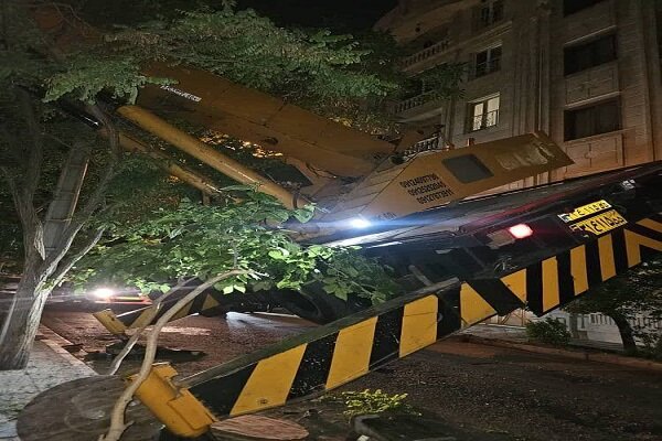 واژگونی جرثقیل ۶۰ تنی در تهران+ عکس