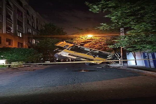 واژگونی جرثقیل ۶۰ تنی در تهران+ عکس