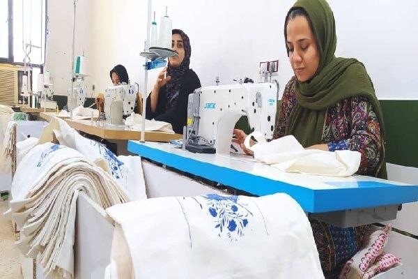 کارگاهی برای بانوان در سوق؛ از تولید کیسه پارچه‌ای تا درخواست تسهیلات