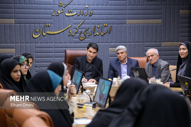 دیدار دختران نخبه کردستان با استاندار