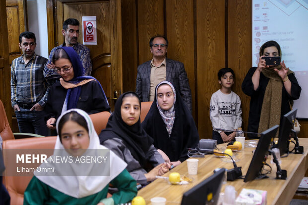 دیدار دختران نخبه کردستان با استاندار