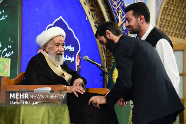 گرامیداشت مقام معلم در حرم مطهر رضوی