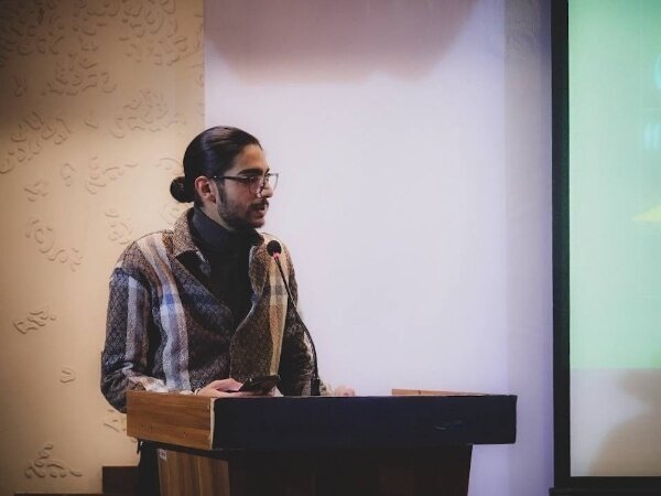 تاثیر نازکخیالی بیدل و زبان سعدی بر اشعار «شاعرالدین شاه»