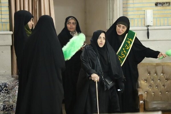 تجلیل از خانواده شهدای خدمت و نخبگان علمی در منطقه ۱۲ تهران