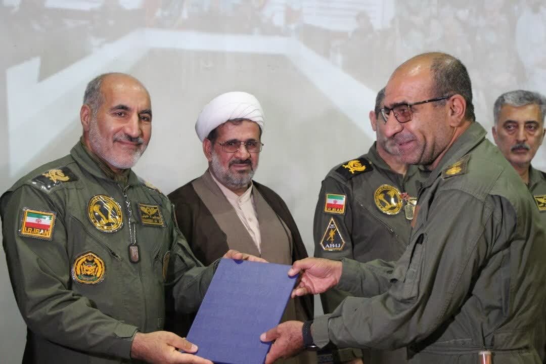 آئین بزرگداشت مقام معلم در مرکز آموزش هوانیروز اصفهان برگزار شد آئین بزرگداشت مقام معلم در مرکز آموزش هوانیروز اصفهان برگزار شد