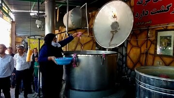 آئین سنتی گلابگیری نذر امام رضا(ع) در مشهد 