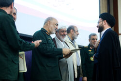 تجلیل و تکریم استادان و مربیان سپاه