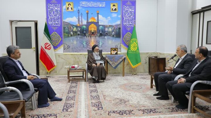 برخی افراد با سخنان خود جوانان را نسبت به اعتقاداتشان منحرف می کنند