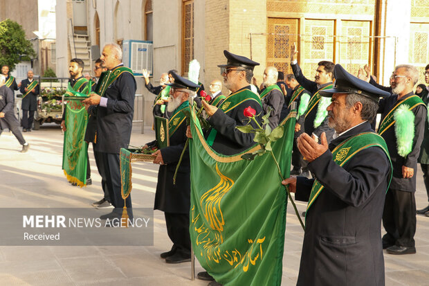 گلباران حرم حضرت سید علاالدین حسین بن موسی الکاظم(ع) در شیراز