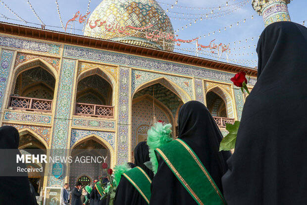 گلباران حرم حضرت سید علاالدین حسین بن موسی الکاظم(ع) در شیراز