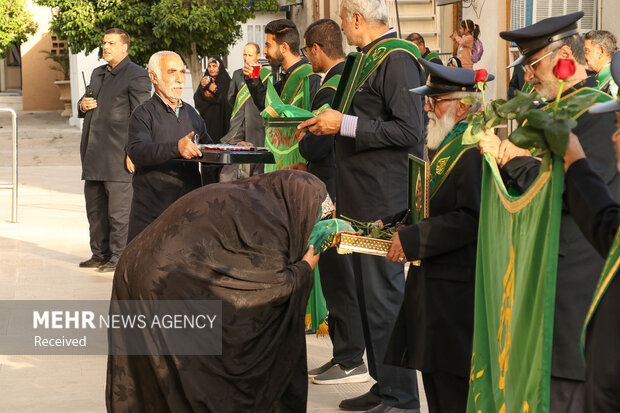 گلباران حرم حضرت سید علاالدین حسین بن موسی الکاظم(ع) در شیراز