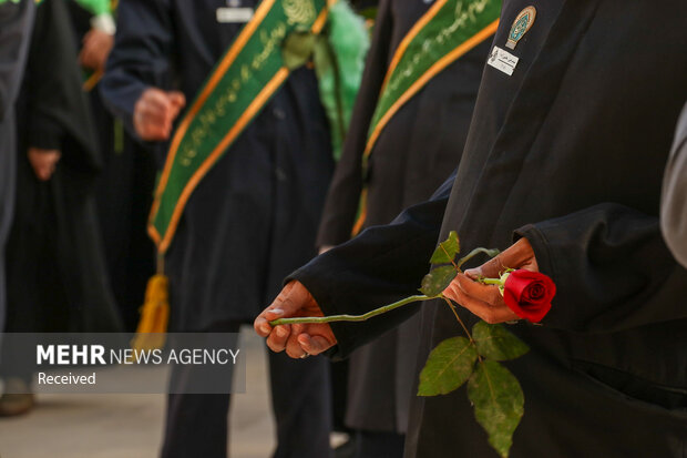 گلباران حرم حضرت سید علاالدین حسین بن موسی الکاظم(ع) در شیراز