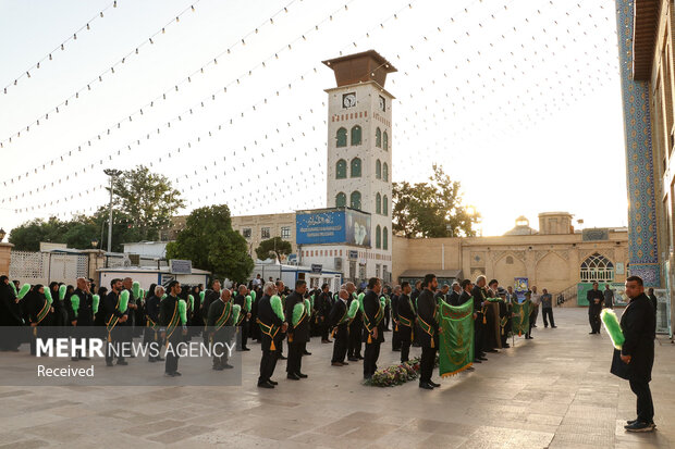 گلباران حرم حضرت سید علاالدین حسین بن موسی الکاظم(ع) در شیراز