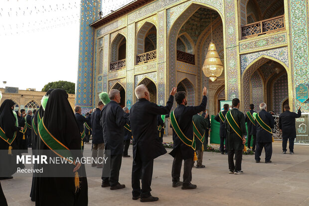 گلباران حرم حضرت سید علاالدین حسین بن موسی الکاظم(ع) در شیراز